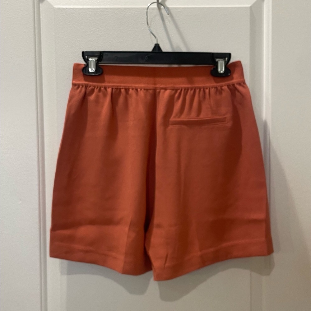 NEW…SPANX Crepe Shorts - Picture 3 of 4